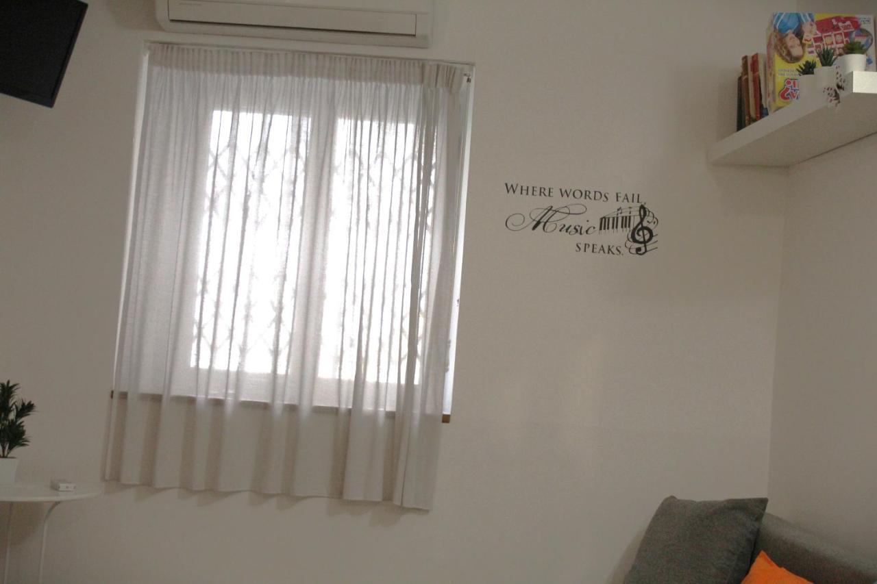 Casa Vacanze Angelica Salerno Bagian luar foto