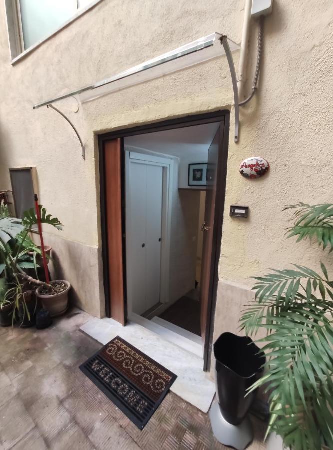 Casa Vacanze Angelica Salerno Bagian luar foto